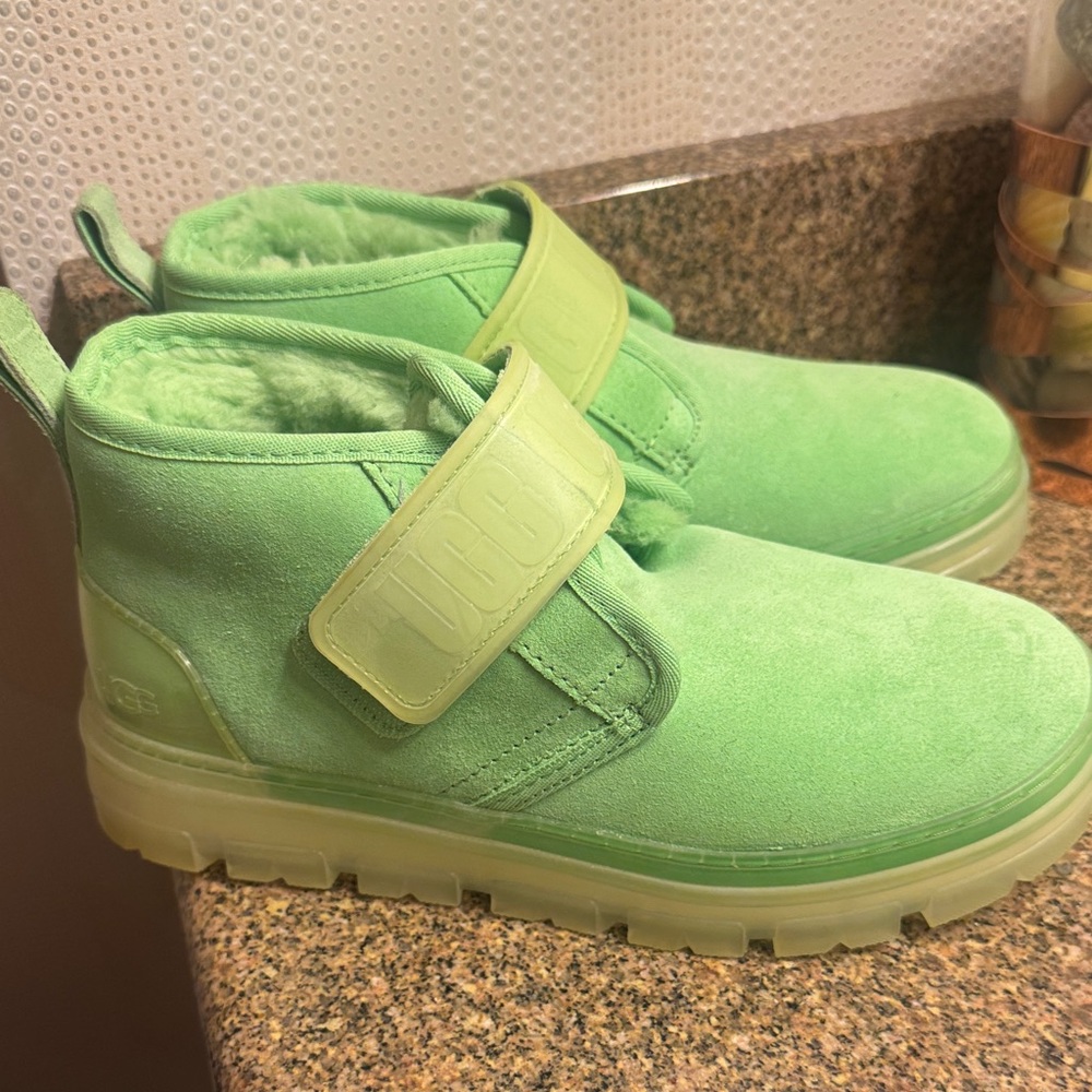 UGG neumel Neon Green clear bottom suede 8 M
